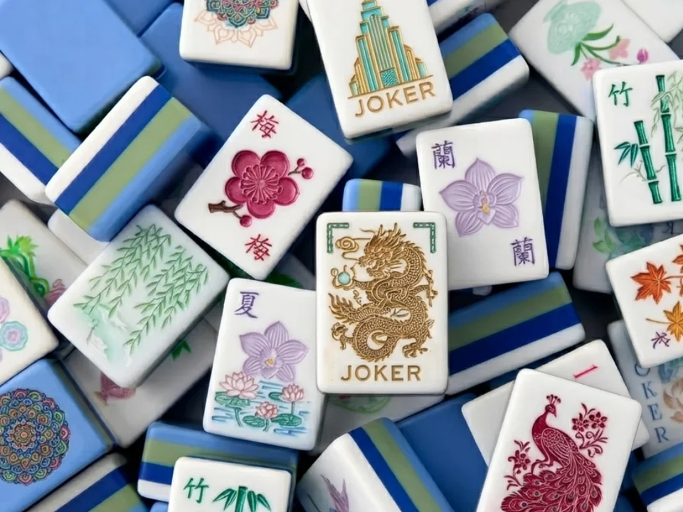 Multi-layer colorful acrylic mahjong tiles with striped tile backs