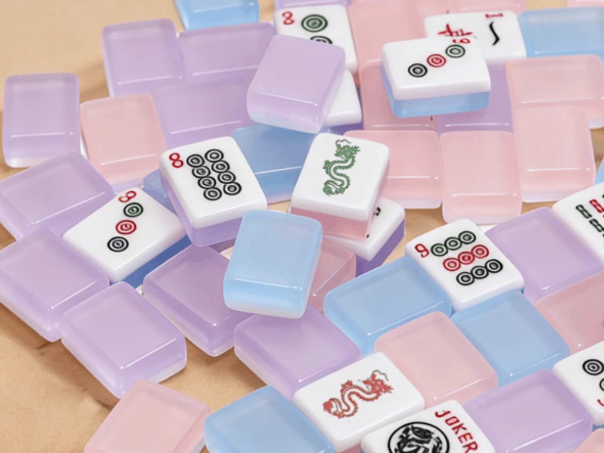 Custom Chinese acrylic mahjong tiles with classic printed designs