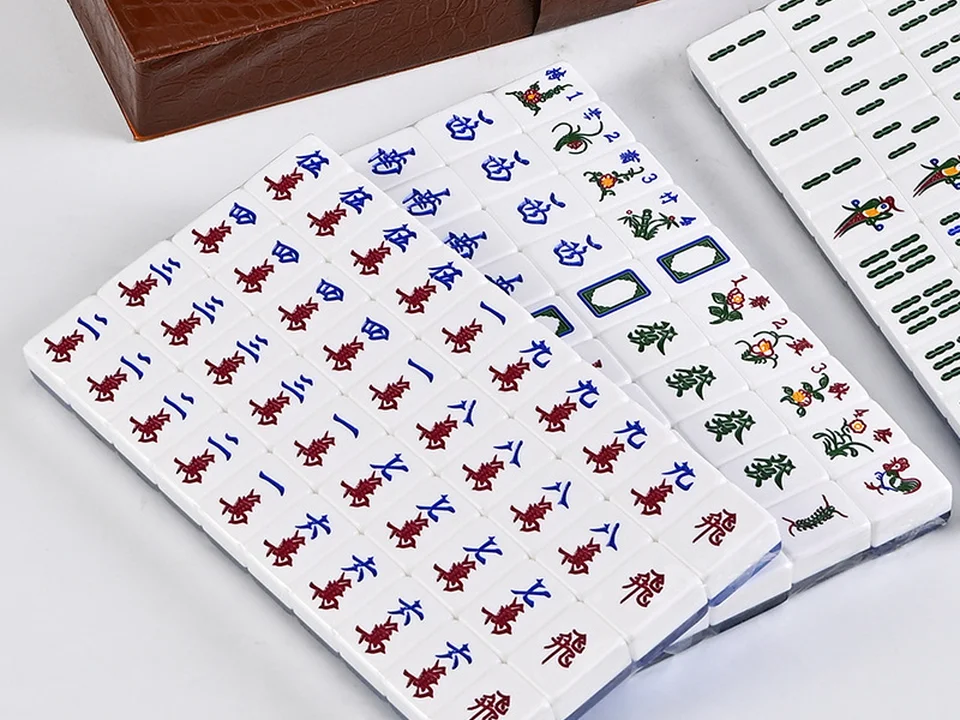 Malaysia three player mahjong tiles with leather storage box